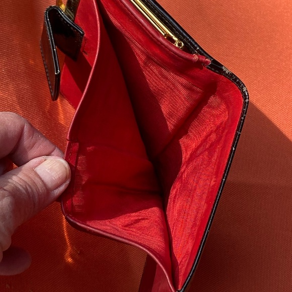 VTG patent leather wallet,made in Italy for Dayton,black/red,brass frame/clasp - Picture 8 of 13